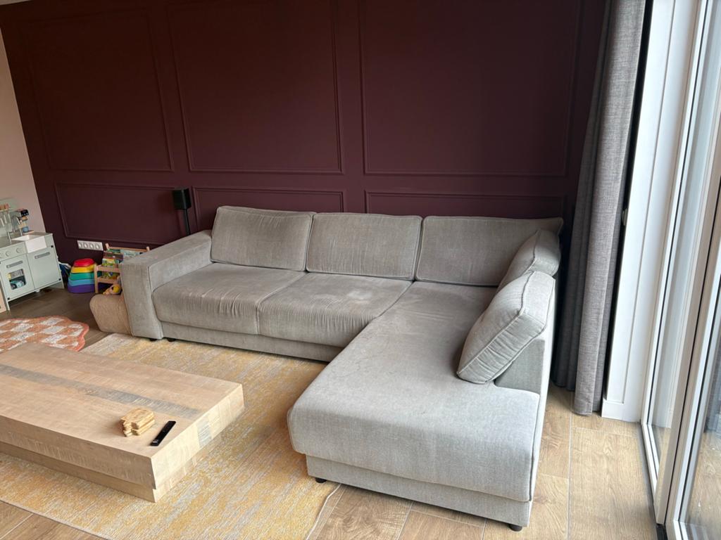 Grijze hoekbank van Basiclabel, Huis en Inrichting, Ophalen, 250 tot 300 cm, Gebruikt, 100 tot 125 cm