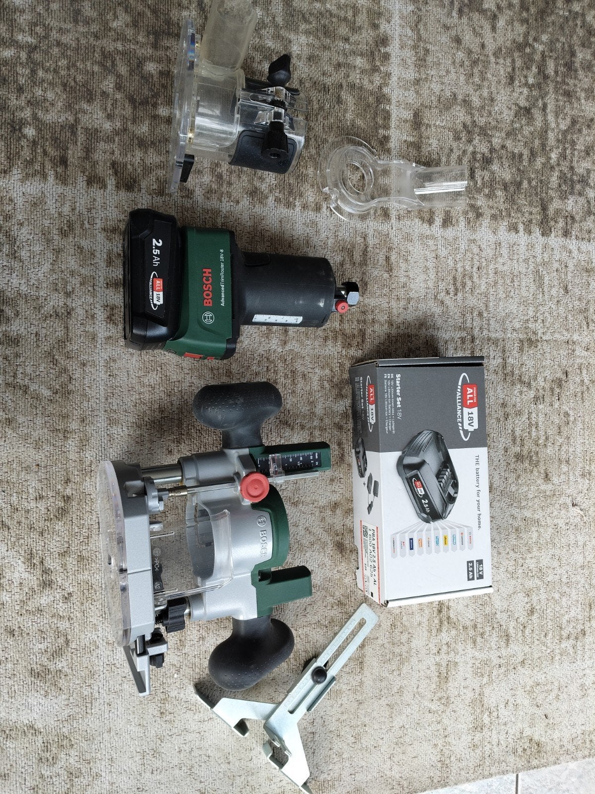 Bosch 18V Accu Kantenfrees met 2 Accu's en Starterset, Doe-het-zelf en Verbouw, Kantenfrees, Accu, Ophalen of Verzenden, Zo goed als nieuw