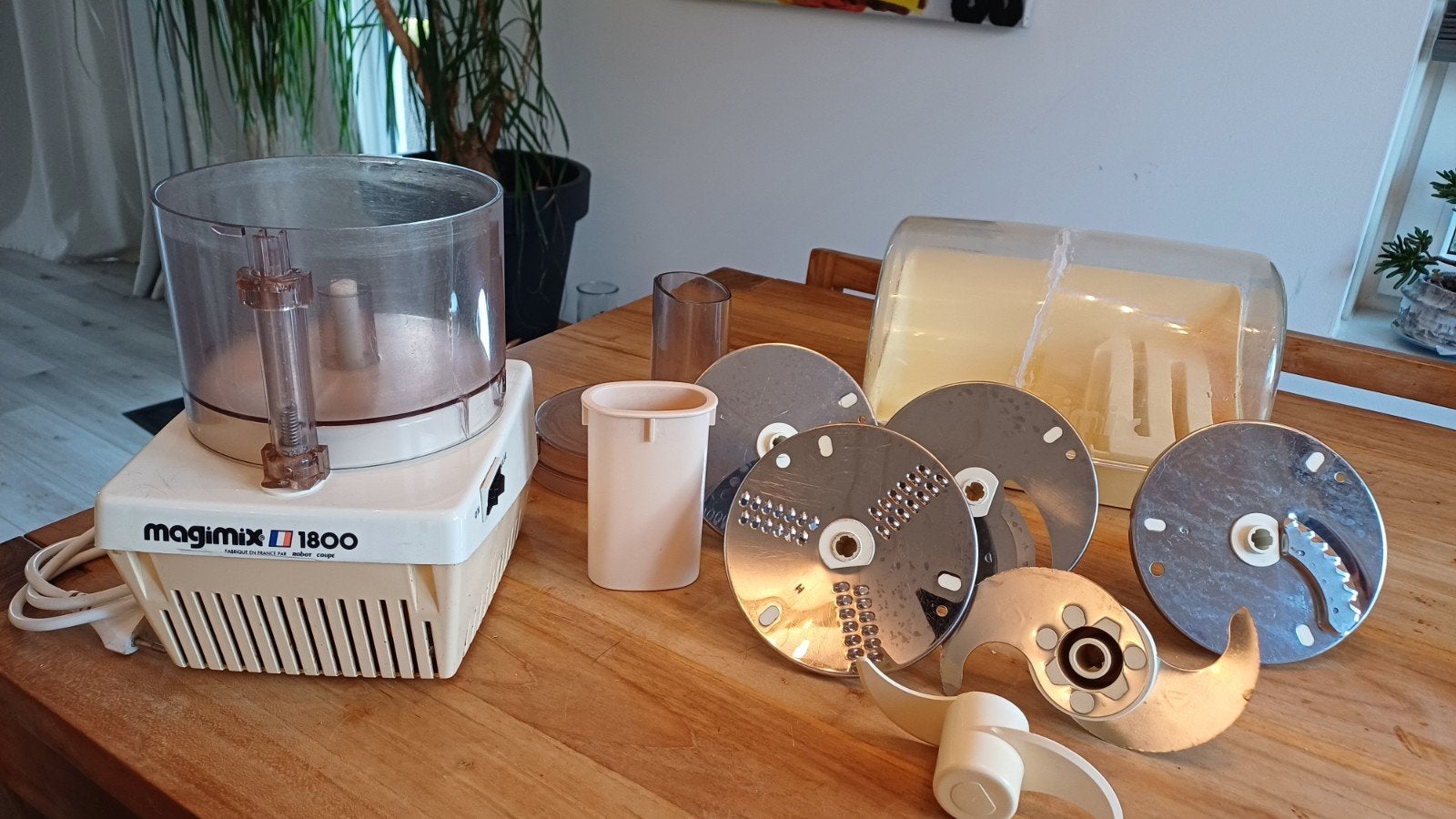 Magimix 1800 Foodprocessor met accessoires, 2 tot 3 liter, Ophalen of Verzenden, Gebruikt, 1 snelheid