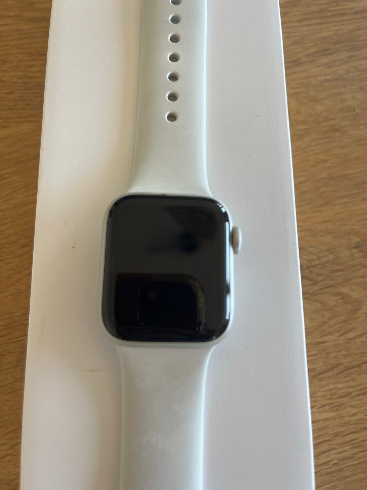 Apple Watch Series 5 40mm Zilver Aluminium Wit Bandje, Sieraden, Tassen en Uiterlijk, Smartwatches, Afstand, Wit, IOS, Ophalen of Verzenden