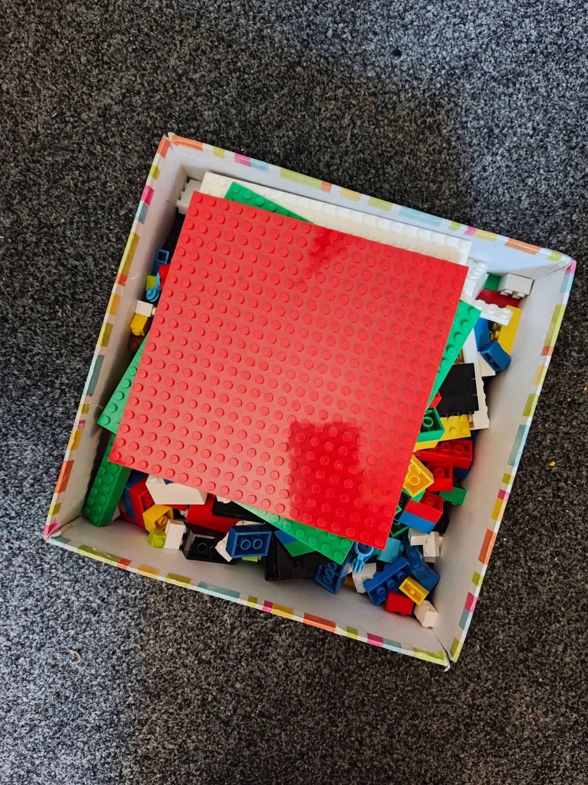 Doos met "nep" lego, Ophalen