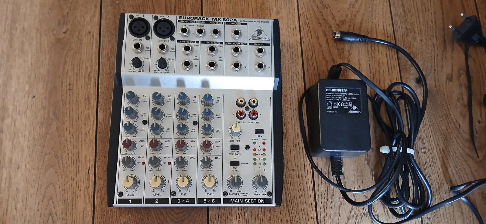 Behringer Eurorack MX602A Mengpaneel – Compleet met adapter!, Muziek en Instrumenten, Ophalen of Verzenden, 5 tot 10 kanalen, Microfooningang