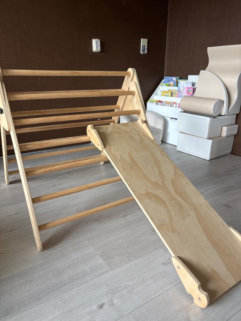 Houten speelrekken met glijbaan en klimboog, Kinderen en Baby's, Speelgoed | Houten speelgoed, Ophalen, Zo goed als nieuw