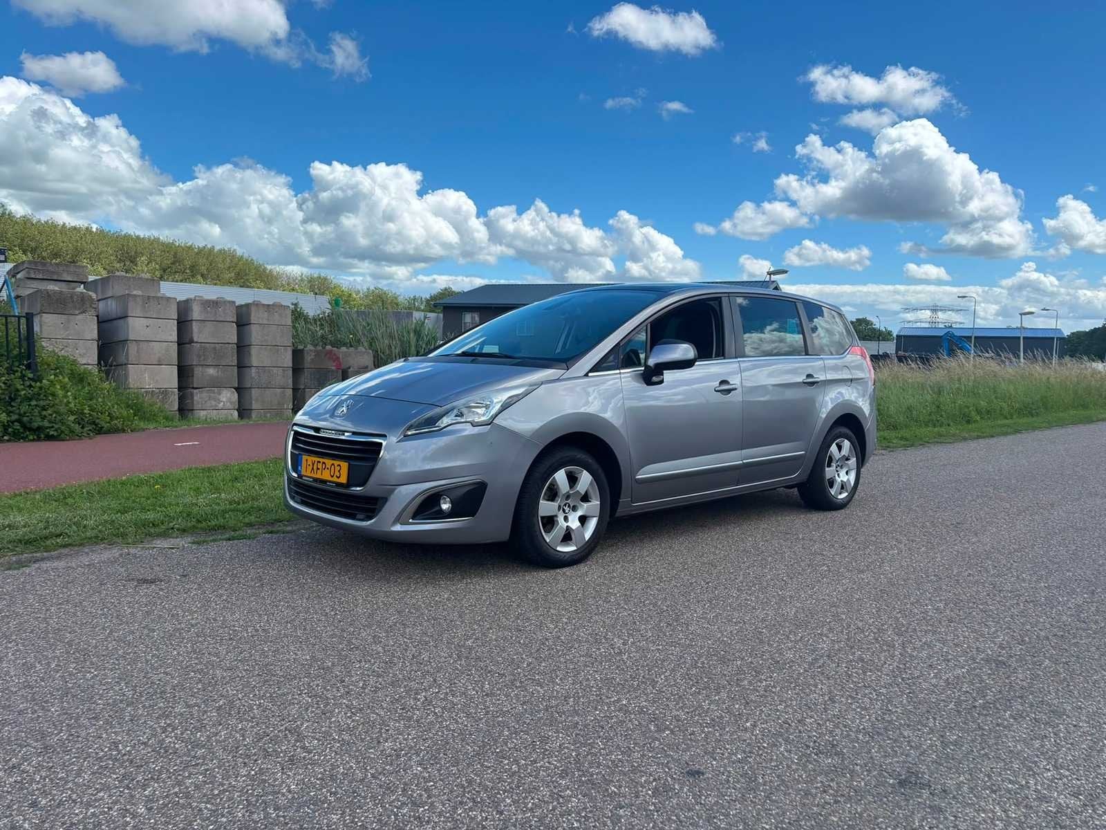 Peugeot 5008 1.6 Turbo Active 7p. 2014 | 1-XFP-03 i, Auto's, Voorwielaandrijving, Euro 5, Gebruikt, 4 cilinders