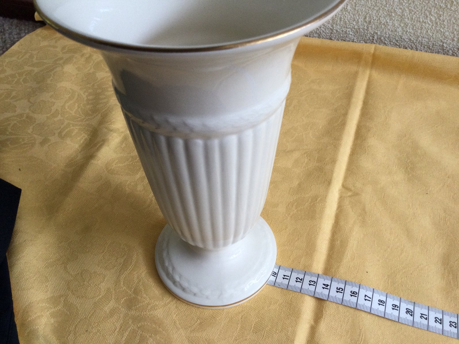 Wedgwood Edme jubilee gouden randen 23cm hoog als nieuw, Ophalen of Verzenden, Nieuw, Overige kleuren