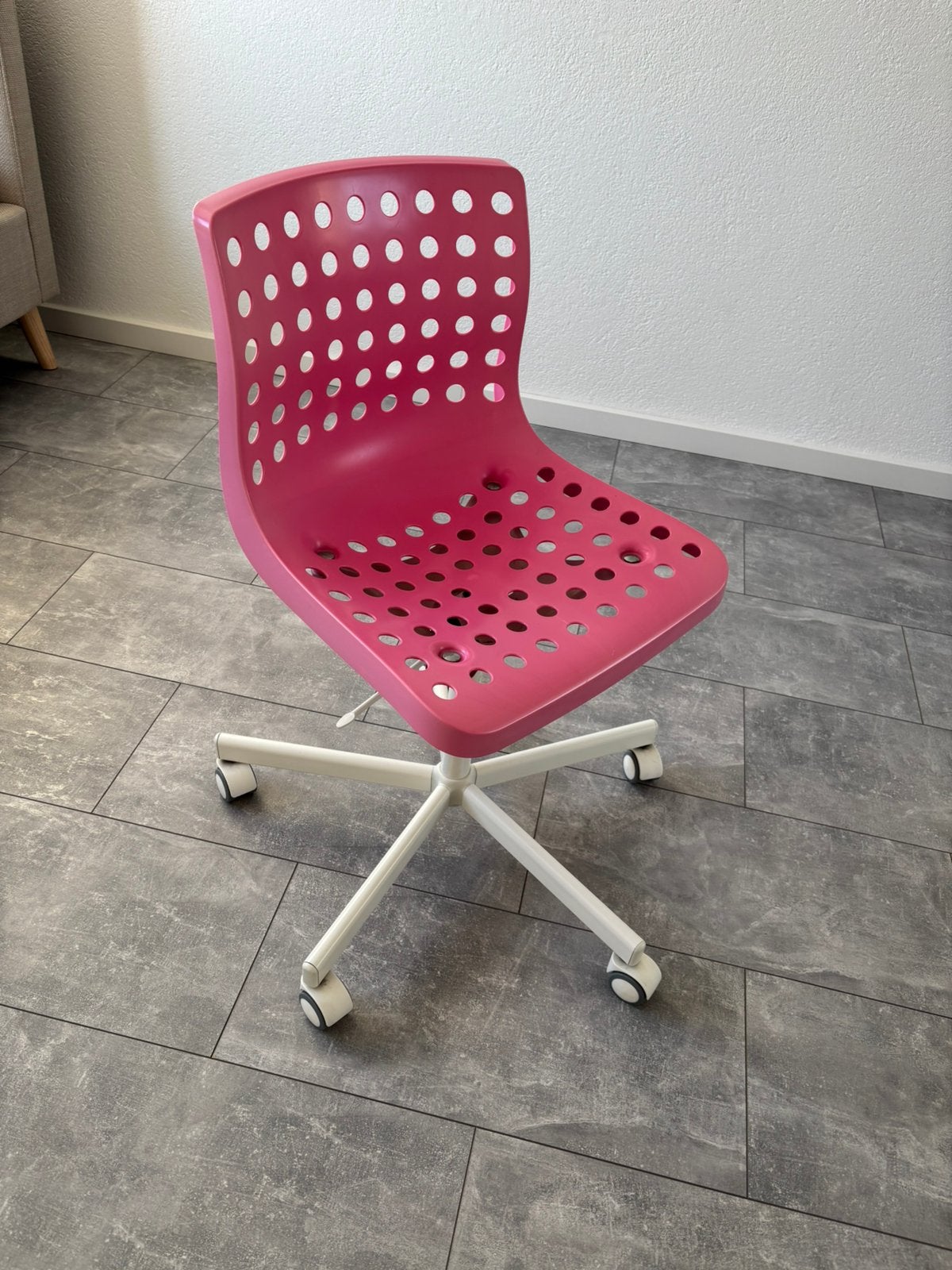 Roze bureaustoel met wieltjes - Zo goed als nieuw, Ophalen of Verzenden, Zo goed als nieuw, Roze, Bureaustoel