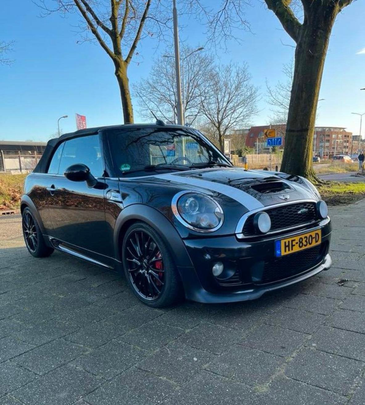 Mini 1.6 John Cooper Works Cabrio 2011 Zwart MOET ZSM WEG, Auto's, Voorwielaandrijving, Zwart, 4 cilinders, Cabriolet