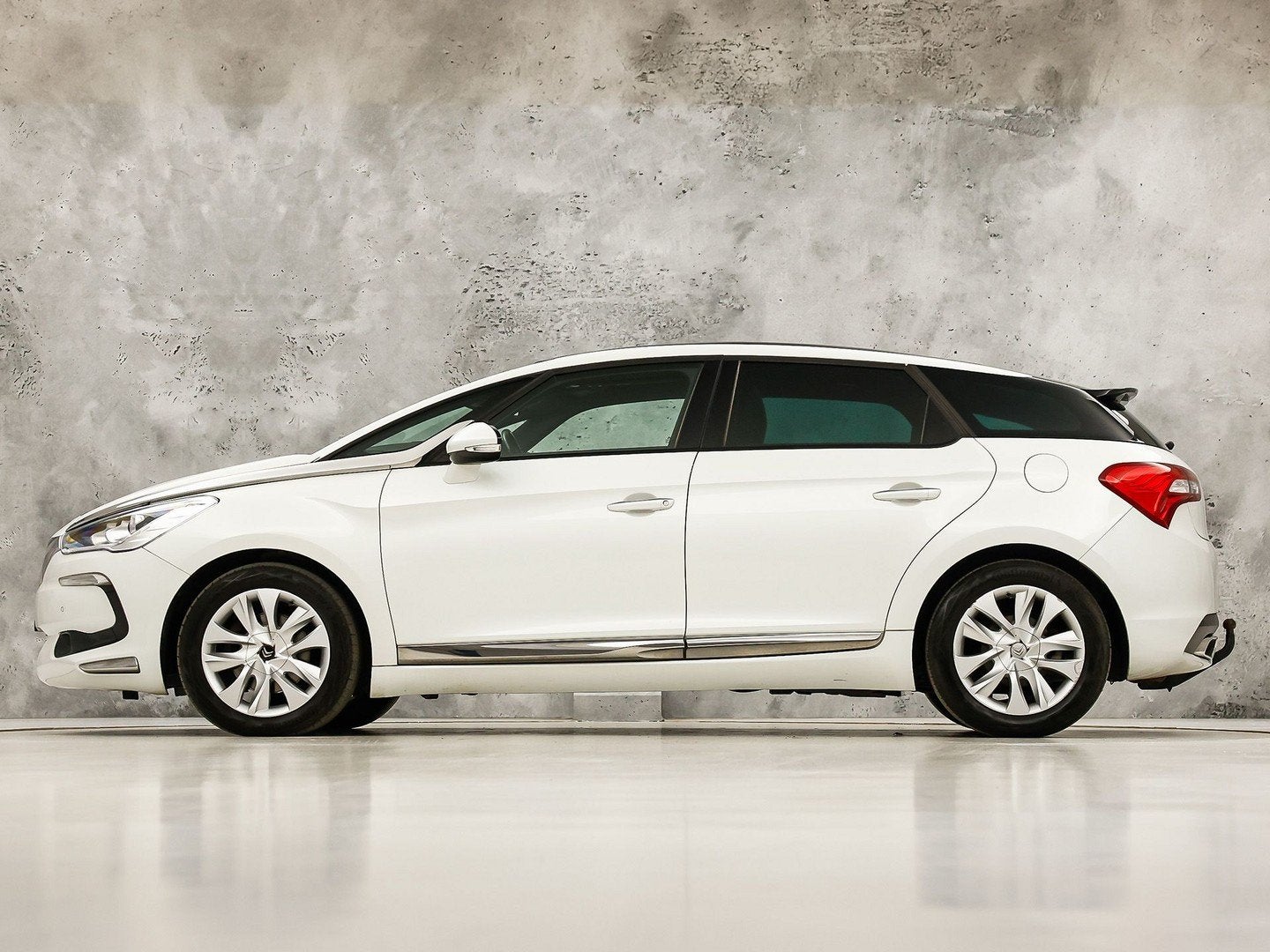 Citroën DS5 1.6 THP Executive Sport 156Pk Automaat (PANORAM, Auto's, Gebruikt, Zwart, Leder en Stof, Wit