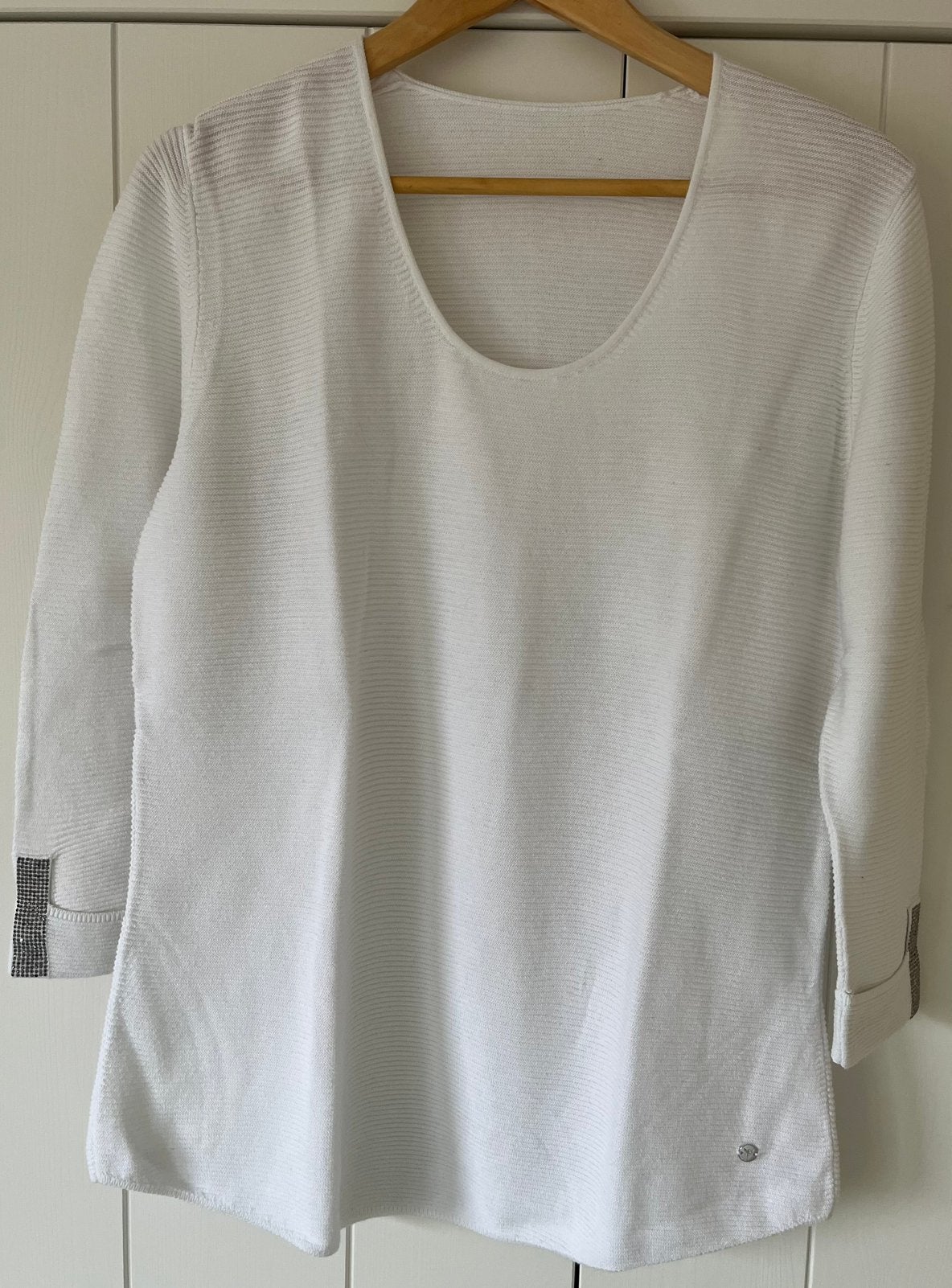Monari Witte trui met 3/4 mouwen en strass details, Wit, Maat 42/44 (L), Ophalen of Verzenden, Zo goed als nieuw