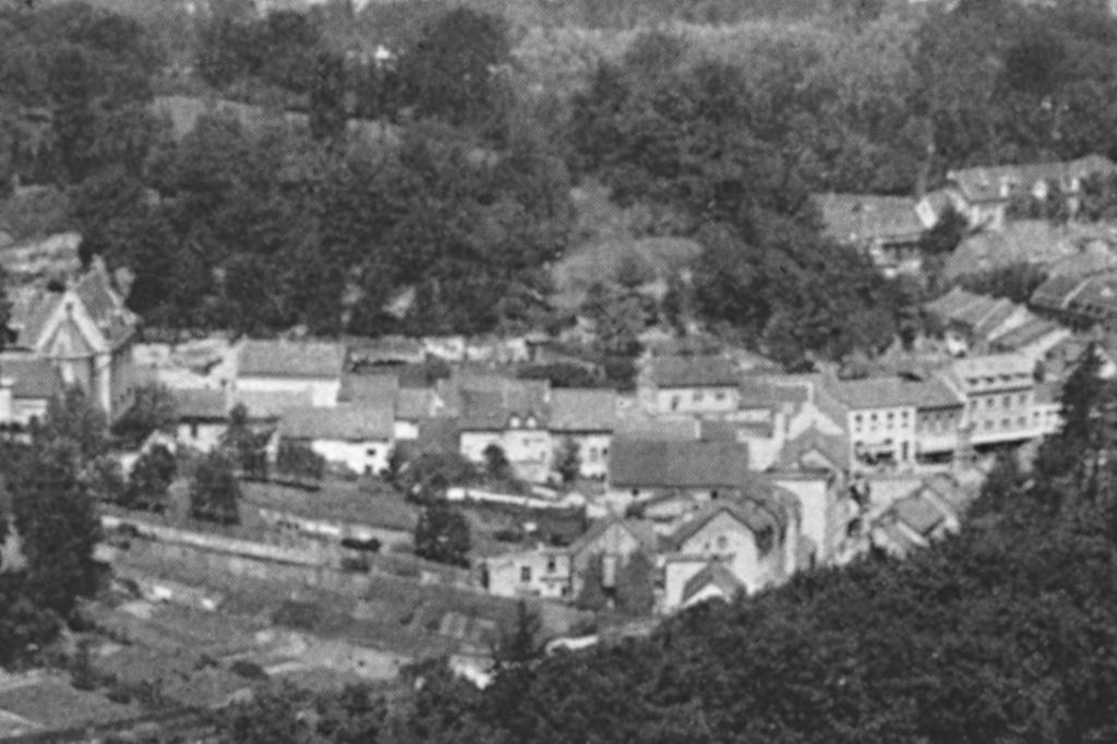 948560 Valkenburg Panorama 1957 Gelopen met postzegel, Verzamelen, Ansichtkaarten | Nederland, Ophalen of Verzenden, 1940 tot 1960