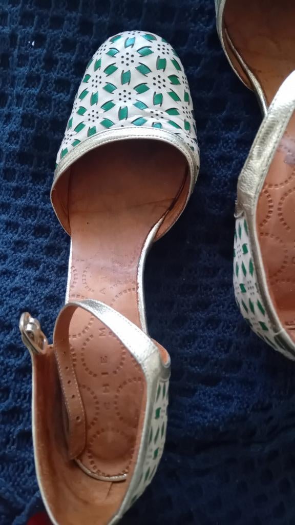 Chie mihara maat 41 goud/groen/wit, Kleding | Dames, Schoenen, Overige kleuren, Chie mihara, Ophalen of Verzenden, Zo goed als nieuw