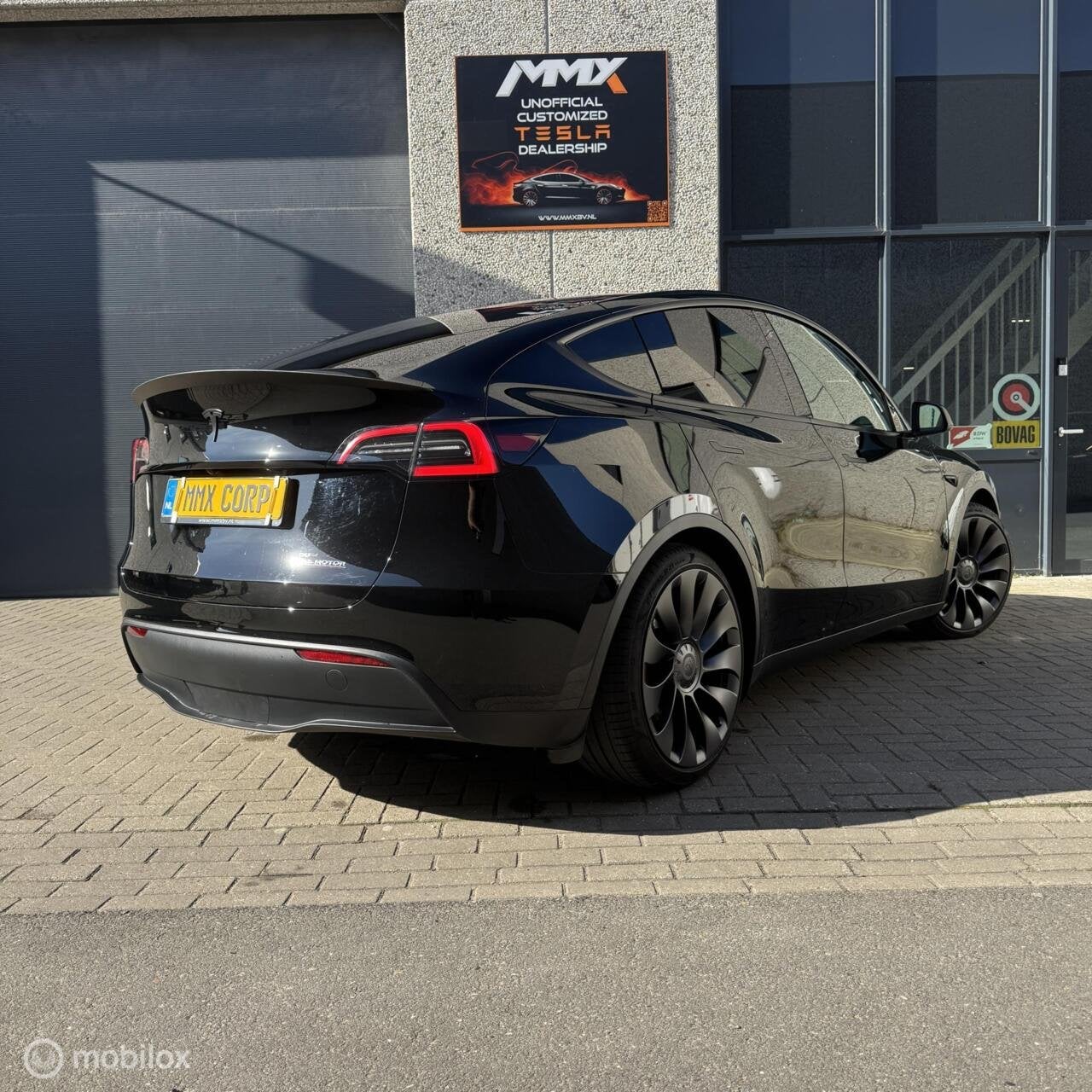 Tesla Model Y Performance + MMX PACK + TREKHAAK, Auto's, Automaat, 514 km, Gebruikt, Zwart