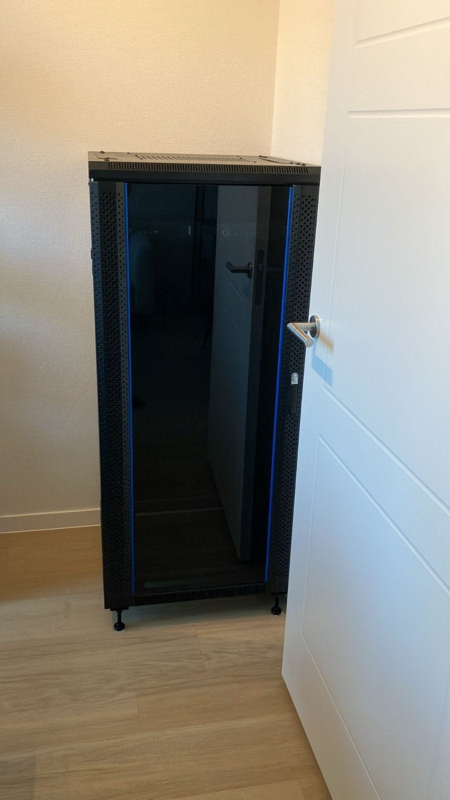 27U Serverkast met Glazen Deur en Sloten (600x600x1400mm), Computers en Software, Ophalen, Zo goed als nieuw, Glas