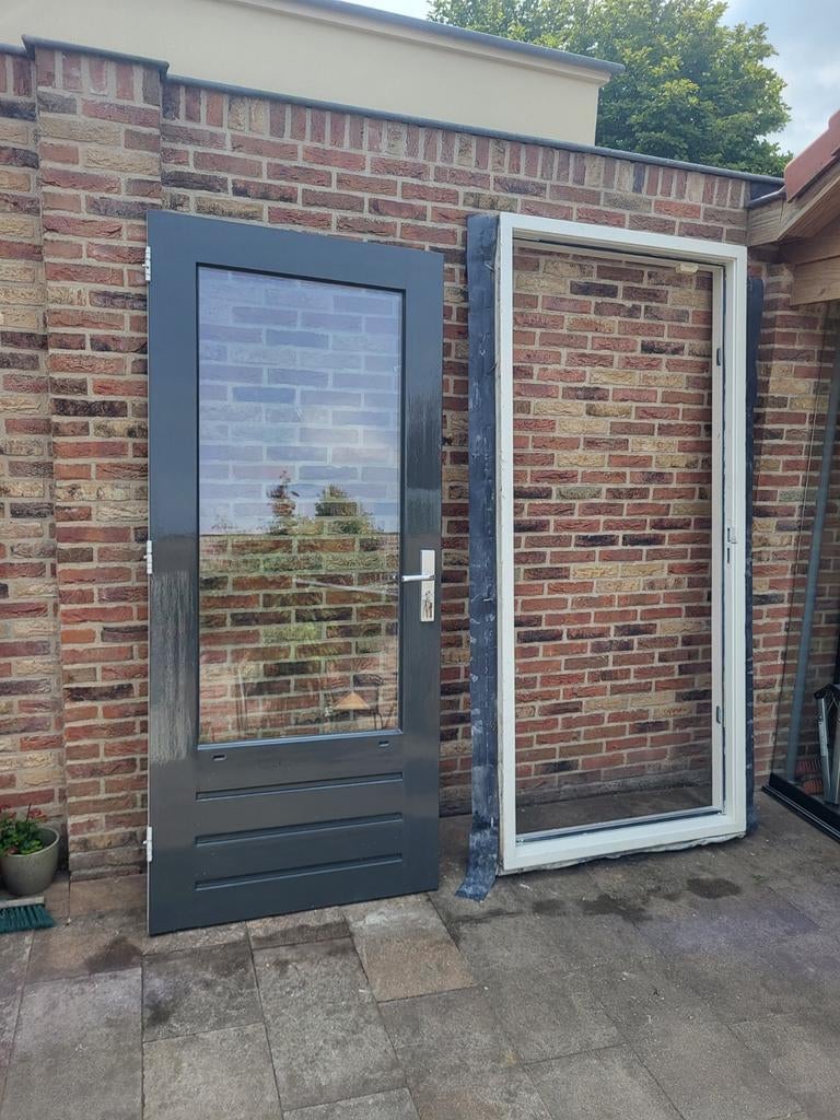 Buitendeur met kozijn | Hardhouten deur | Deur | Schuurdeur, Doe-het-zelf en Verbouw, Gebruikt, Deurkozijn, 150 tot 225 cm, Inclusief glas