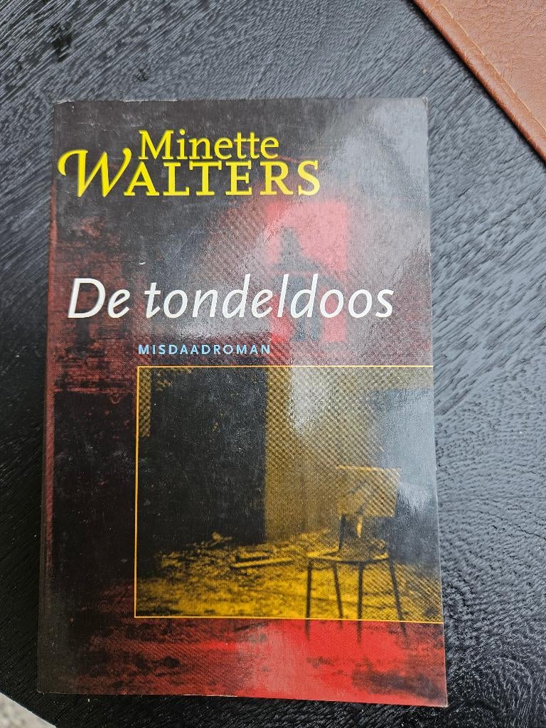 Minette Walters - De tondeldoos, Ophalen of Verzenden, Gelezen