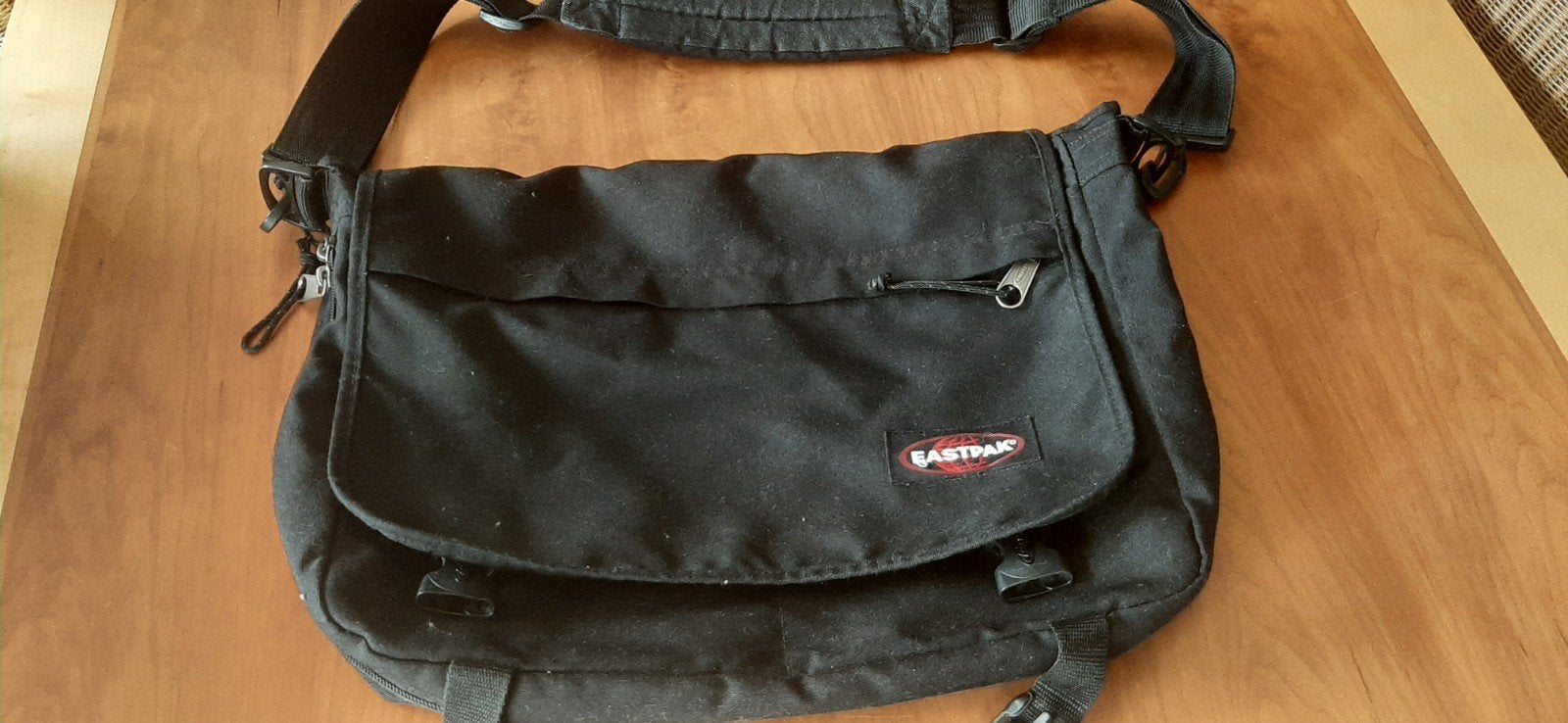 Eastpak schoudertas - Zwart, Ophalen of Verzenden, Gebruikt, Zwart, Overige merken