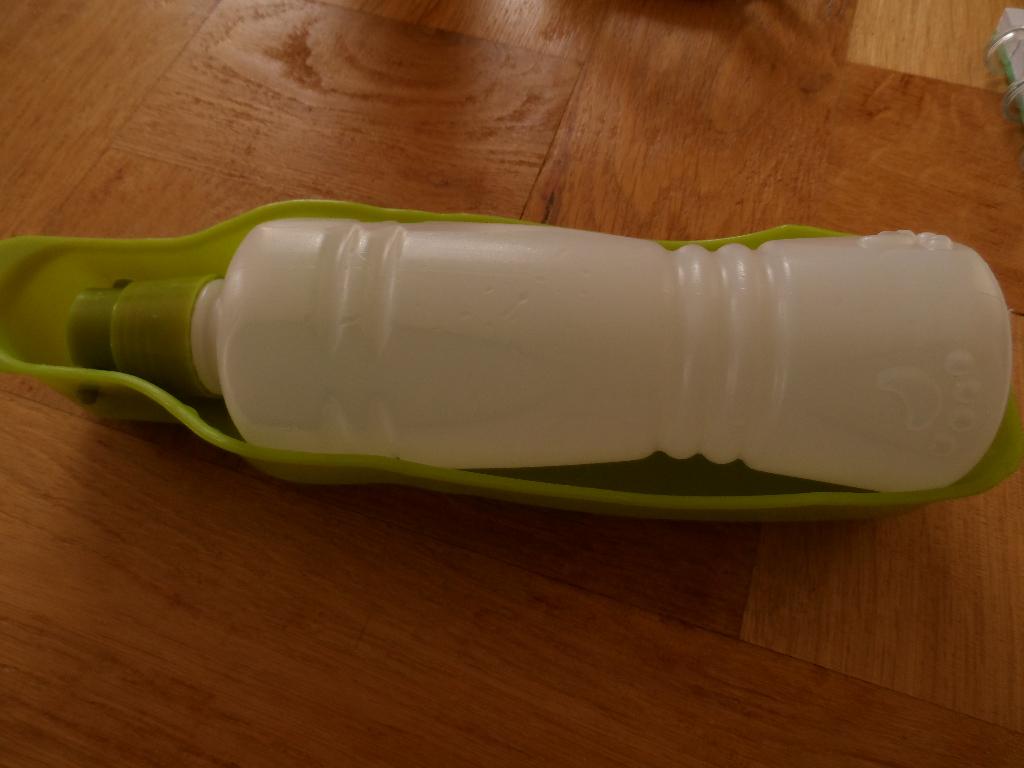 drinkfles,drinkbak voor uw hond voor onderweg inklapbaar, Ophalen of Verzenden, Zo goed als nieuw