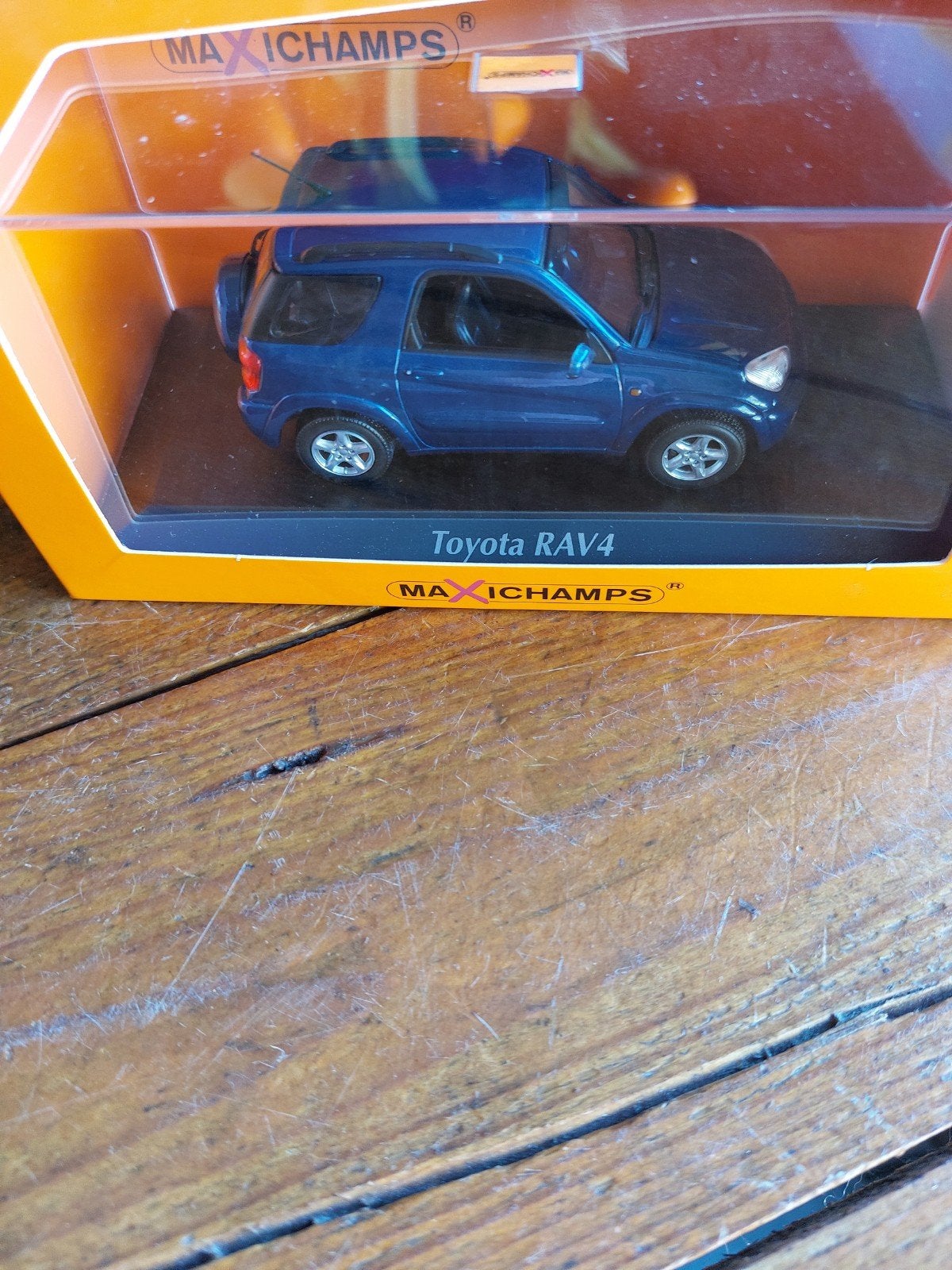 MODELAUTO 1-43 TOYOTA RAV4 2000 -2005, Ophalen of Verzenden, Zo goed als nieuw, Auto, Overige merken
