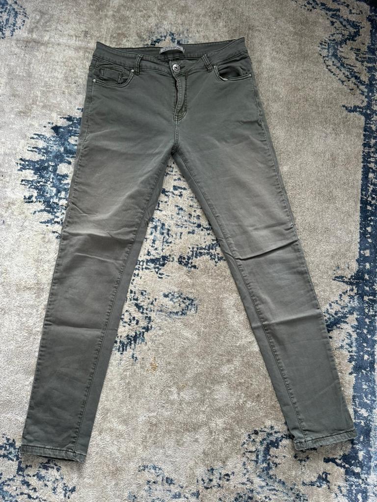 Khaki groene skinny broek Norfy maat 44, Maat 42/44 (L), Ophalen of Verzenden, Zo goed als nieuw, Lang