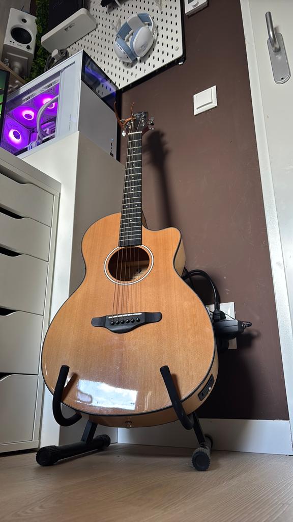 Elektrisch/akoestische westerngitaar, Ophalen of Verzenden, Zo goed als nieuw, Western- of Steelstringgitaar