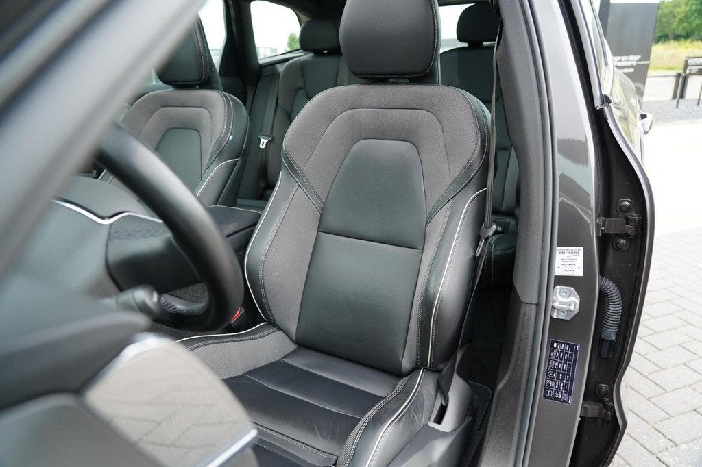 Volvo XC60 2.0 T6 Plug-in hybrid AWD Plus Dark Long Range |, Auto's, Volvo, Automaat, Gebruikt, 4 cilinders, 1969 cc