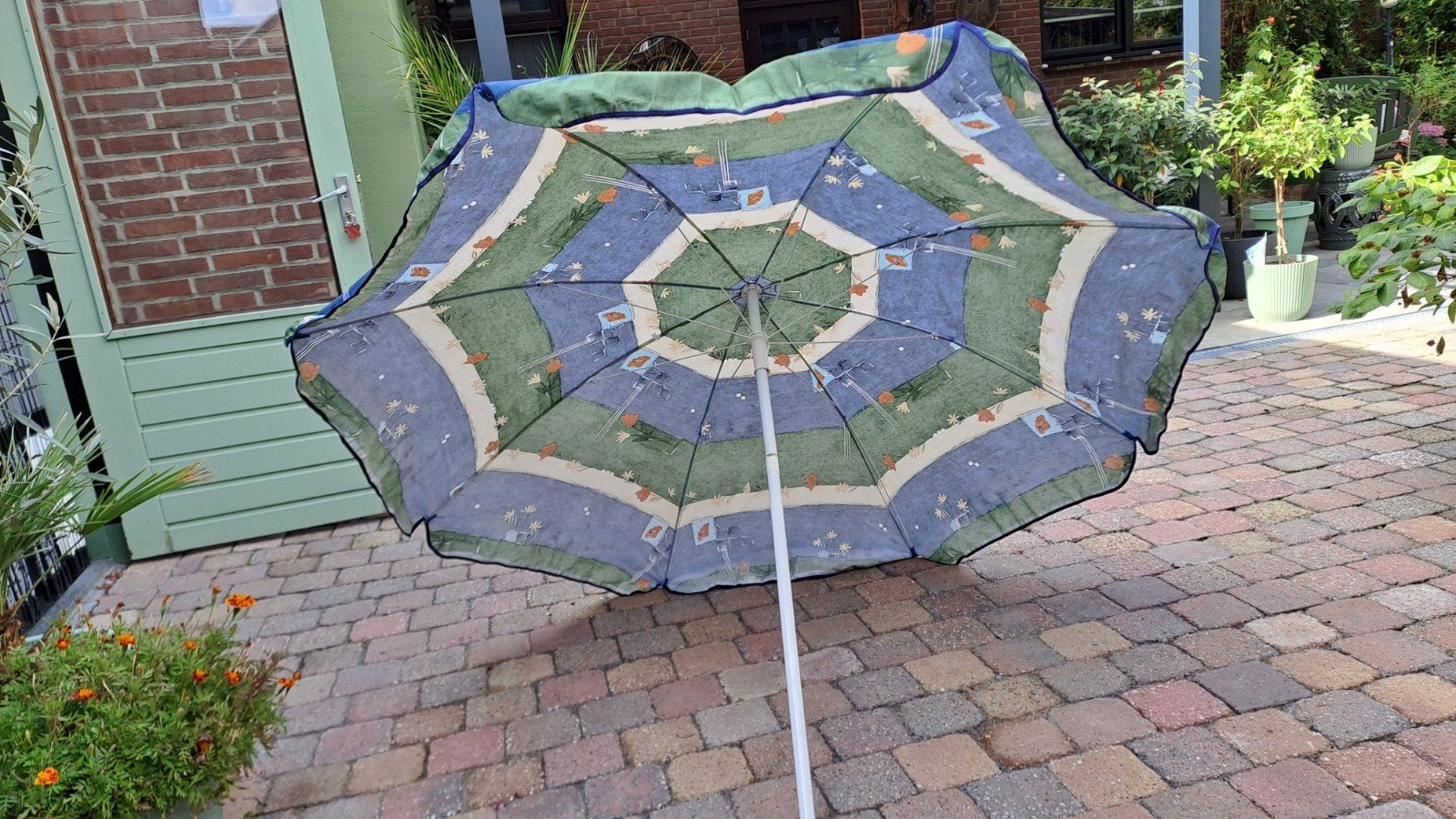 Parasol met vrolijk patroon - Zo goed als nieuw, Tuin en Terras, Ophalen, Onbekend, Zo goed als nieuw, 1 tot 2 meter
