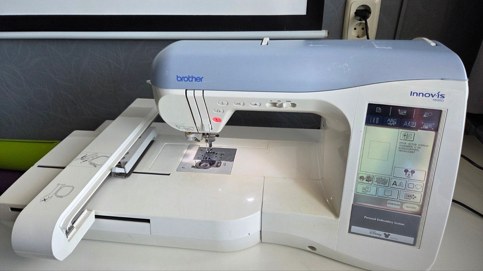 Prachtige Brother Innovis borduurmachine, Ophalen, Zo goed als nieuw, Naaimachine, Brother