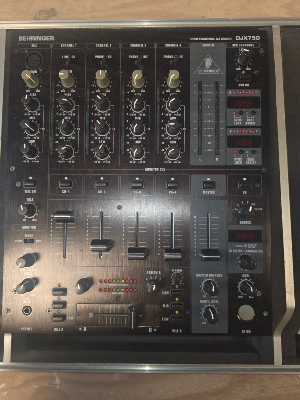 Behringer DJX750 Professionele DJ Mixer, Muziek en Instrumenten, Mengpanelen, Ophalen of Verzenden, Gebruikt, Minder dan 5 kanalen