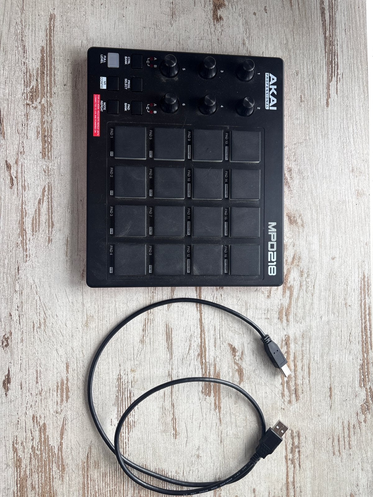 Akai Professional MPD218 MIDI Pad Controller, Overige aantallen, Zo goed als nieuw, Met midi-aansluiting, Ophalen