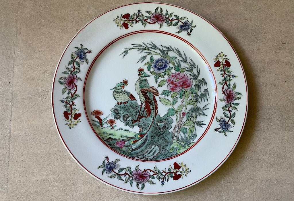 Chinees bord met pioenrozen en vogels gestempeld goede staat, Antiek en Kunst, Kunst | Niet-Westerse kunst, China, Verzenden, Gemerkt