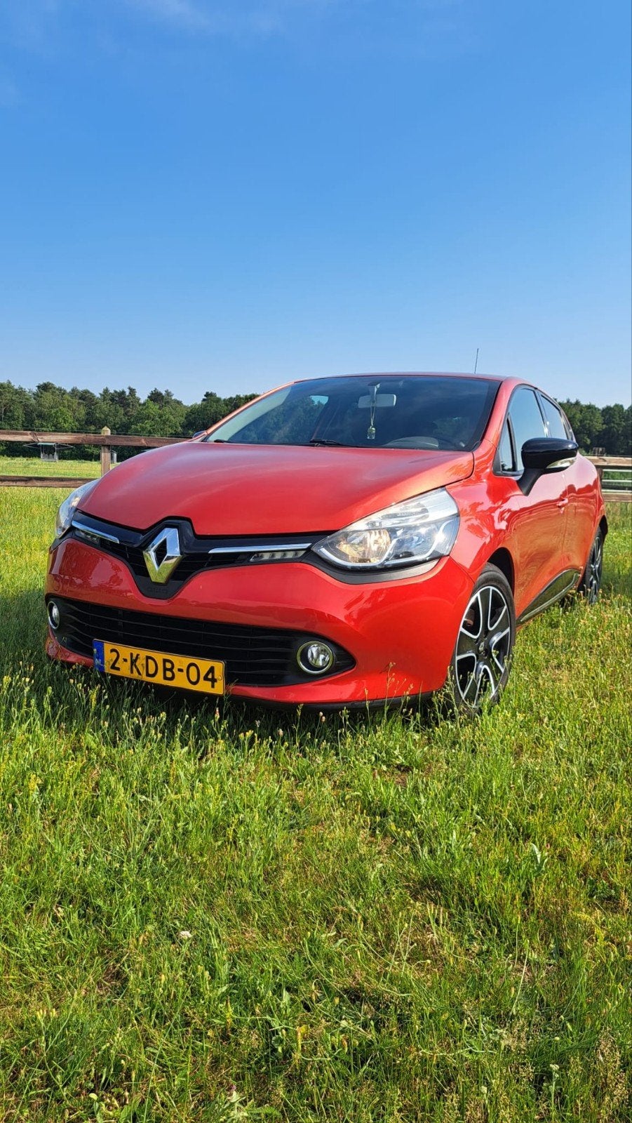 Renault Clio Energy TCe 90pk S&S Eco2 2013 Rood, Auto's, Renault, Voorwielaandrijving, 898 cc, 40 €/maand, Zwart