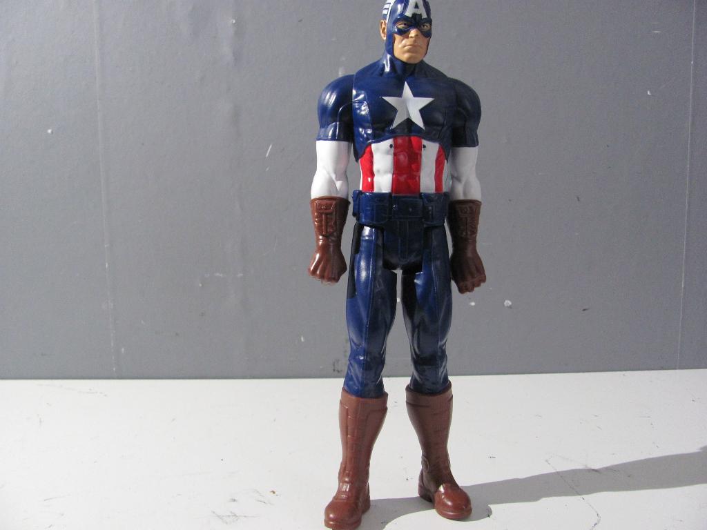 aktie figuur 29cm hoog "captain america " #A6757 51031, Kinderen en Baby's, Speelgoed | Actiefiguren, Ophalen of Verzenden, Zo goed als nieuw