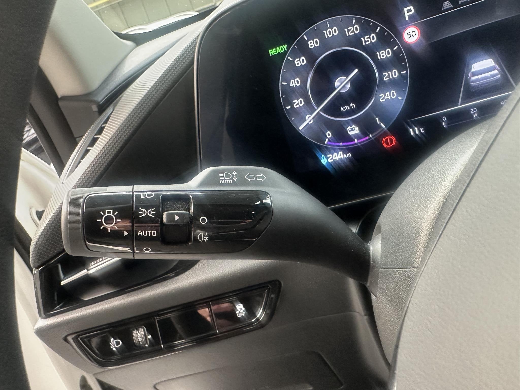 Kia Niro EV Light 64.8 kWh, Stof, Gebruikt, 750 kg, 1657 kg