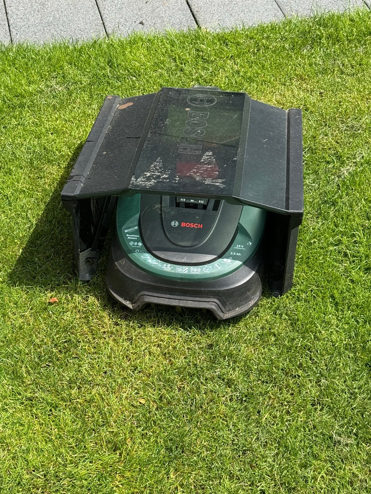 Bosch Indego S+ 500 Robotmaaier met Laadstation en garage, Tuin en Terras, Grasmaaiers, Gebruikt, Accu-grasmaaier, 30 t/m 39 cm