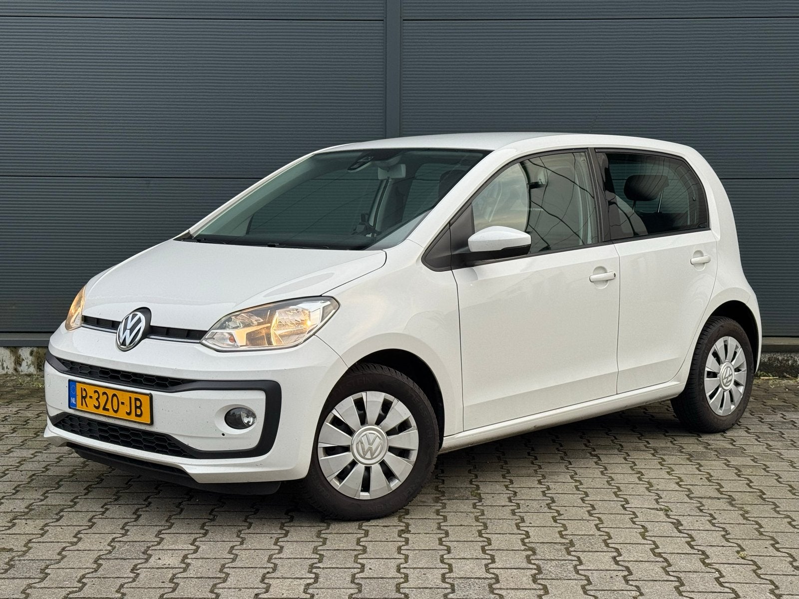 Volkswagen up! Nieuwstaat Stoelverwarming Parkeersensoren!, Voorwielaandrijving, Stof, USB, 4 stoelen