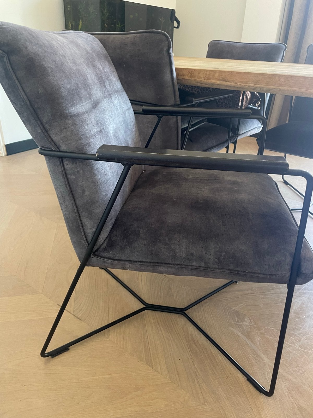 8 eetkamerstoelen zware kwaliteit suèdine stof stalen onders, Huis en Inrichting, Stoelen, Ophalen, Zo goed als nieuw, Metaal