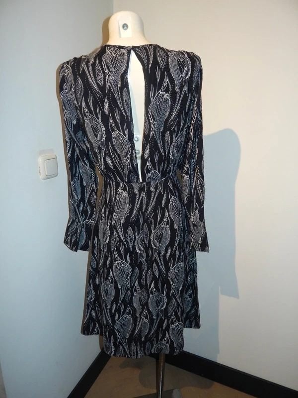 Essentiel Antwerp zwarte jurk witte vogel print open rug 38, Maat 38/40 (M), Overige kleuren, Verzenden, Zo goed als nieuw
