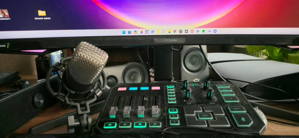 Microfoon met mengpaneel voor streaming/podcast, Ophalen, Gebruikt, Studiomicrofoon