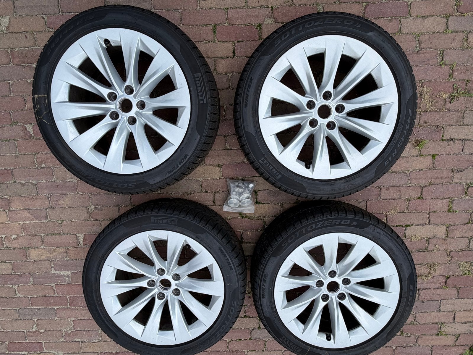 Tesla :Pirelli Sottozero 3 M+S Winterbanden 245/45 R19 Tesla, Auto-onderdelen, 19 inch, Banden en Velgen, Personenwagen, Gebruikt