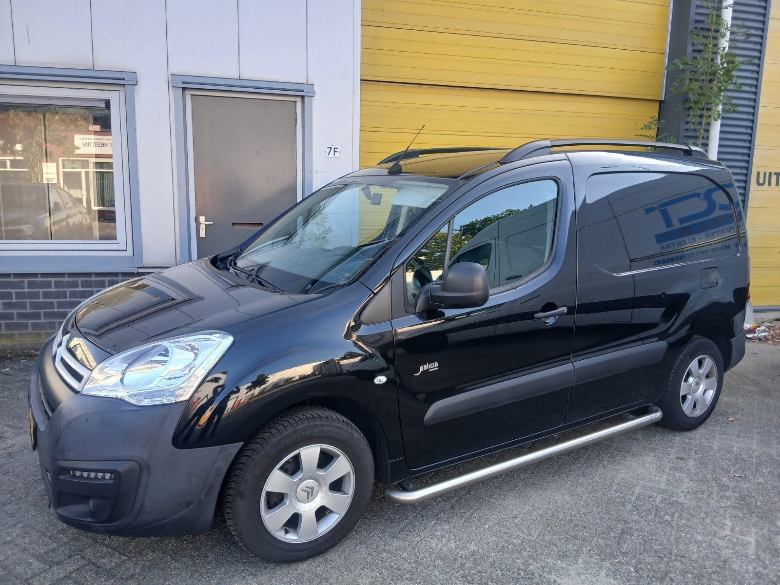 Citroën Berlingo 1.6 BlueHdi Euro6 2017 Airco Navi Trekhaak., Auto's, Bestelauto's, Voorwielaandrijving, Stof, 4 cilinders, Citroën