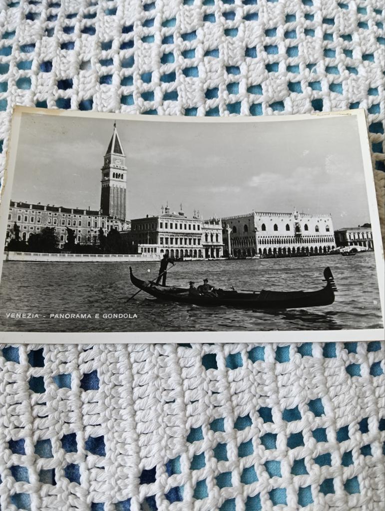 Vintage Ansichtkaart Venetië: Panorama en Gondola, Verzamelen, Ansichtkaarten | Buitenland, Ophalen of Verzenden, 1940 tot 1960