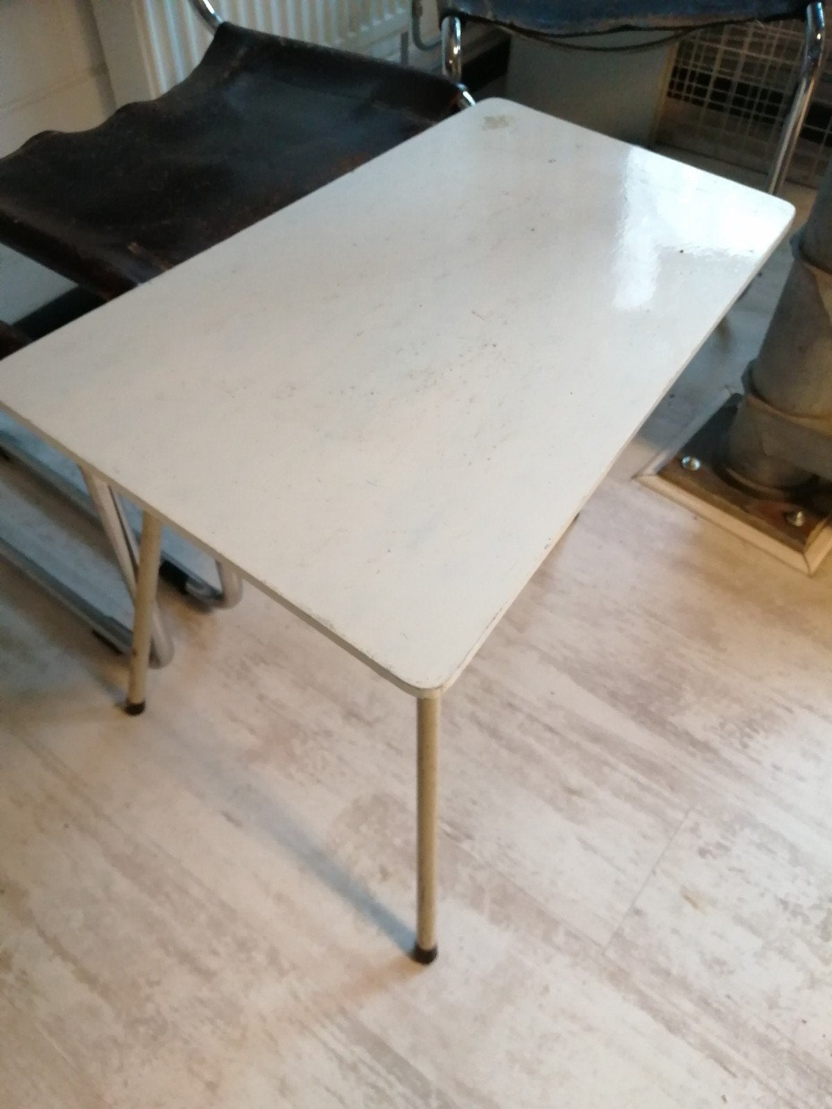 Super jaren 60 tafeltje trapezium en schuine pootjes 60 x 50, Ophalen of Verzenden