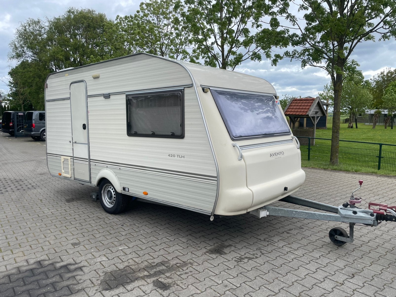 Kip avea 420 tlh caravan met mover, Standaardzit, Kip, Tot en met 2, Bedrijf