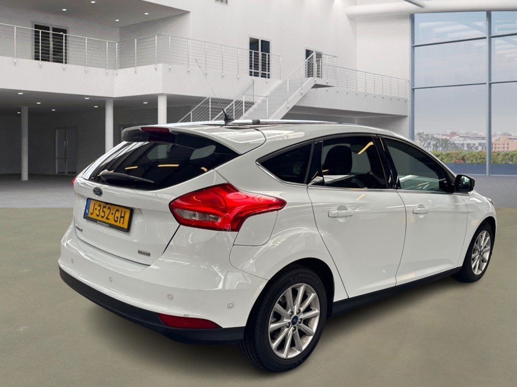 Ford Focus 1.0 Titanium|6BAK|NAVI|LED|CAMERA|PARKPILOT|, Auto's, 125 pk, Gebruikt, Euro 6, Wit