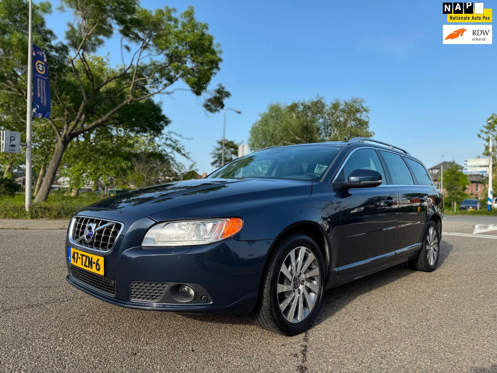 Volvo V70 1.6 T4 Limited Edition / airco / cruise.control /, Voorwielaandrijving, 15 km/l, Gebruikt, Zwart
