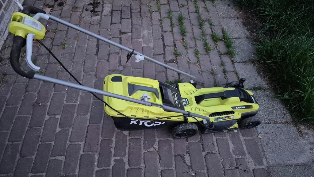 Ryobi Elektrische Grasmaaier 1300W - Compact en Krachtig, Ophalen