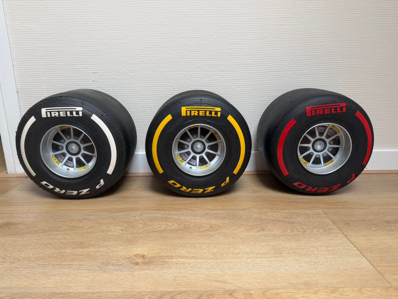 F1 race bandjes met velg Formule 1 Kart Banden, Ophalen of Verzenden, Zo goed als nieuw, Formule 1