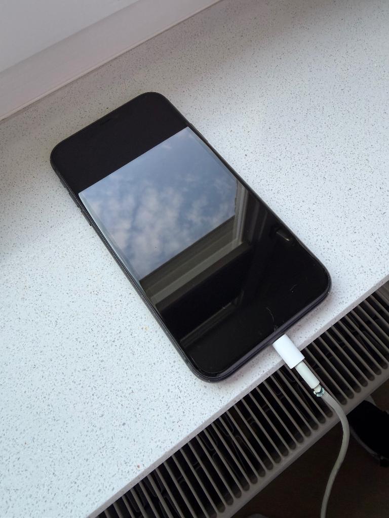 iPhone 11, Gebruikt, 69 %, Zwart, 64 GB