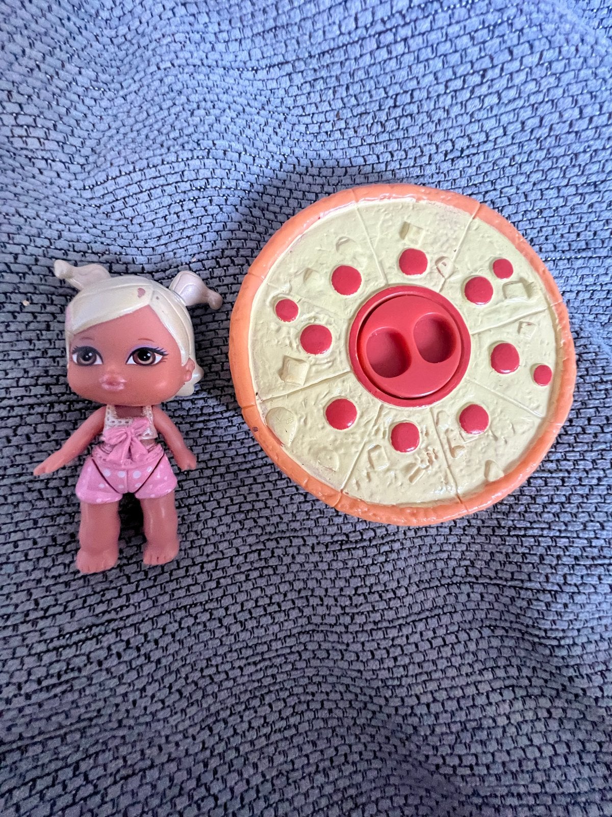Vinessa's Pop-peroni Pizza Bratz Babyz pop met pizza, Ophalen of Verzenden, Gebruikt, Babypop