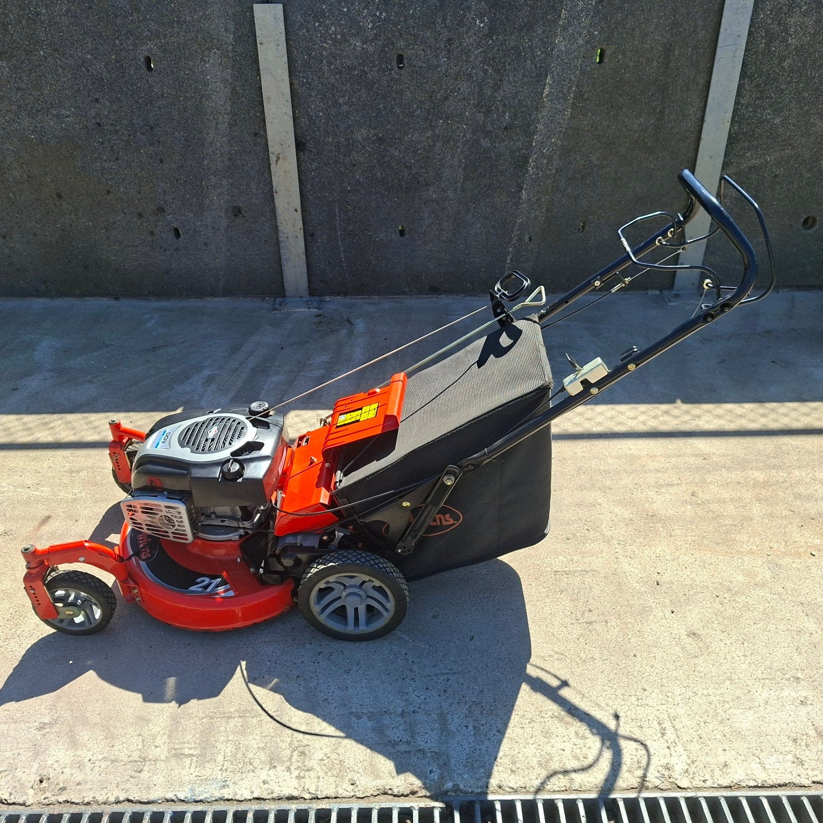 Zo goed als nieuwe benzine motor grasmaaier ariens LM 21SW, Cirkelmaaier, Onbekend, Ophalen of Verzenden, Zo goed als nieuw